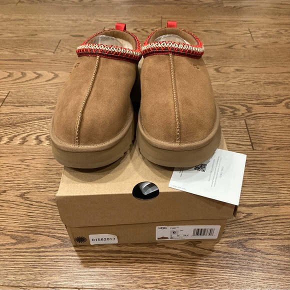 UGG Tazz Platform Slippers Chestnut- Big Kids - Picture 2 of 6